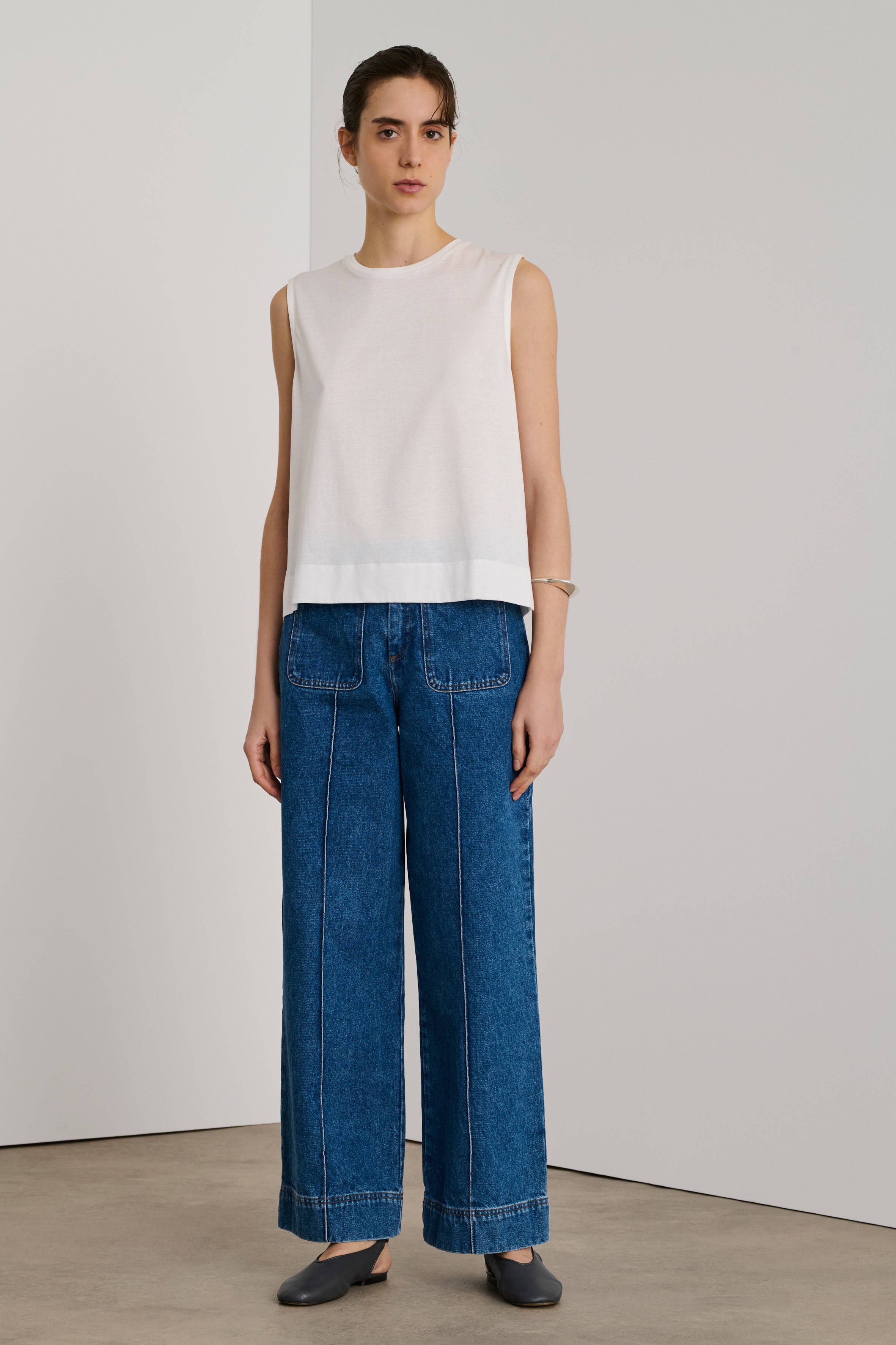Tailleur Bleu Marine Ceinturé – Élégant en Deux Pièces Tailleur Bleu Marine Ceinturé – Élégant en Deux Pièces